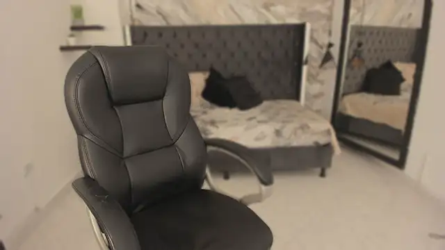 renee shelby  online show from April 21, 2026, 8:59 pm