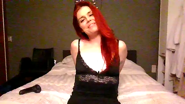 CristinaDeLuxe online show from March 10, 2026, 7:40 pm