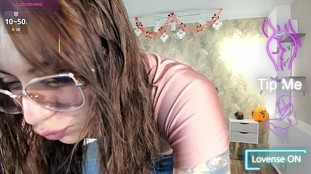 april dumont online show from October 13, 2025, 1:56 pm