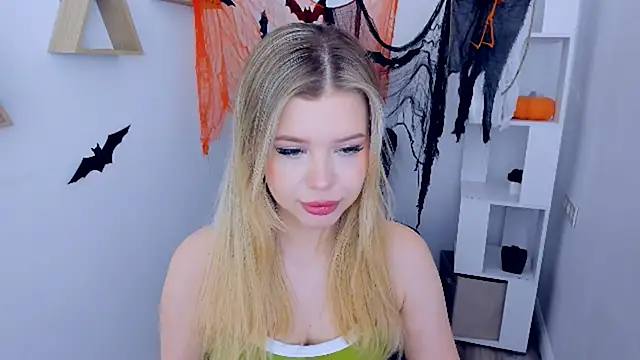 FollowLovee online show from November 2, 2025, 11:26 am