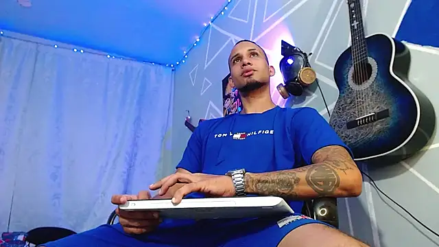 Snapshot of MagnusFrost chatting on March 21, 2025, 3:55 am MagnusFrost online show from March 21, 2025, 3:55 am