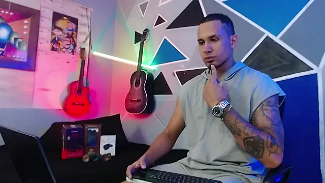 Snapshot of MagnusFrost chatting on October 22, 2025, 4:23 am MagnusFrost online show from October 22, 2025, 4:23 am