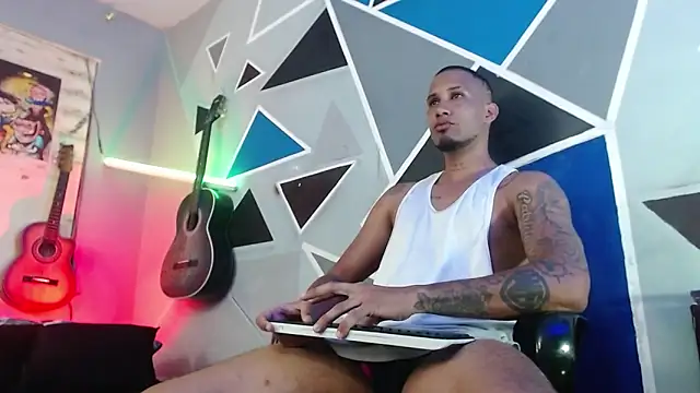 Snapshot of MagnusFrost chatting on November 28, 2025, 8:09 pm MagnusFrost online show from November 28, 2025, 8:09 pm