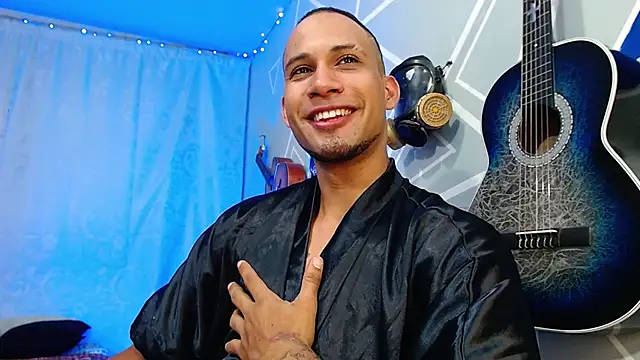 Snapshot of MagnusFrost chatting on March 14, 2025, 1:37 am MagnusFrost online show from March 14, 2025, 1:37 am