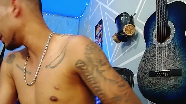 Snapshot of MagnusFrost chatting on March 18, 2025, 12:08 am MagnusFrost online show from March 18, 2025, 12:08 am