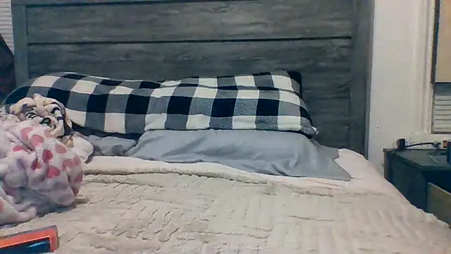 Snapshot of Houstonslong1 chatting on February 23, 2025, 4:39 am Houstonslong1 online show from February 23, 2025, 4:39 am