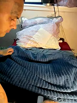 Snapshot of Houstonslong1 chatting on November 12, 2025, 6:01 pm Houstonslong1 online show from November 12, 2025, 6:01 pm