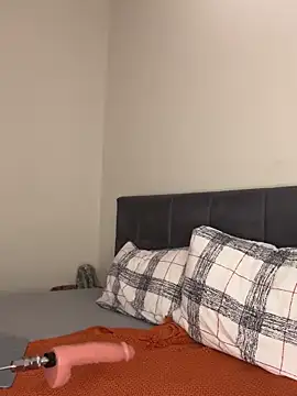 yaprakmericc online show from October 21, 2025, 8:08 pm