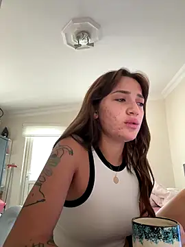 yaprakmericc online show from September 19, 2025, 11:47 am