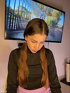 Snapshot of LynnSam_ chatting on May 30, 2026, 2:51 am LynnSam online show from May 30, 2026, 2:51 am