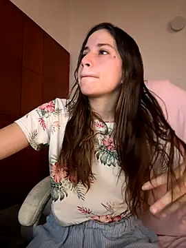 LynnSam  online show from November 3, 2025, 4:32 pm