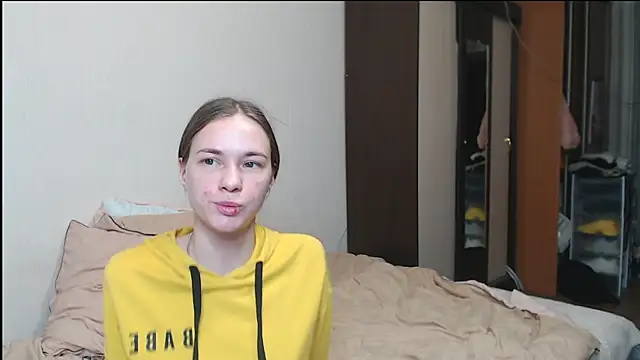 leila bambi  online show from March 20, 2025, 2:53 pm