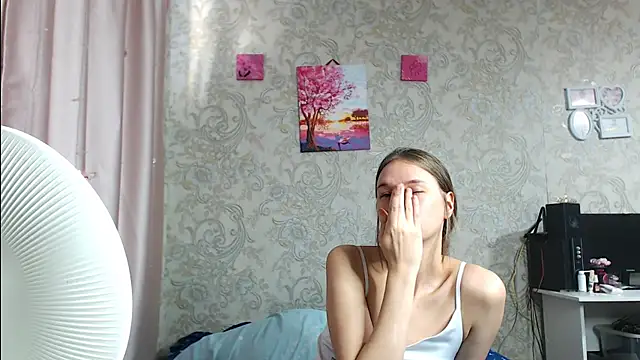 leila bambi  online show from November 3, 2025, 7:13 am