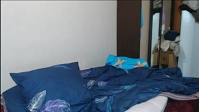 leila bambi  online show from February 27, 2025, 10:01 am