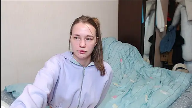 leila bambi  online show from February 20, 2025, 2:51 am