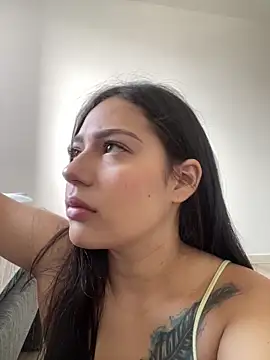 Latina vanessa online show from October 9, 2025, 2:06 pm