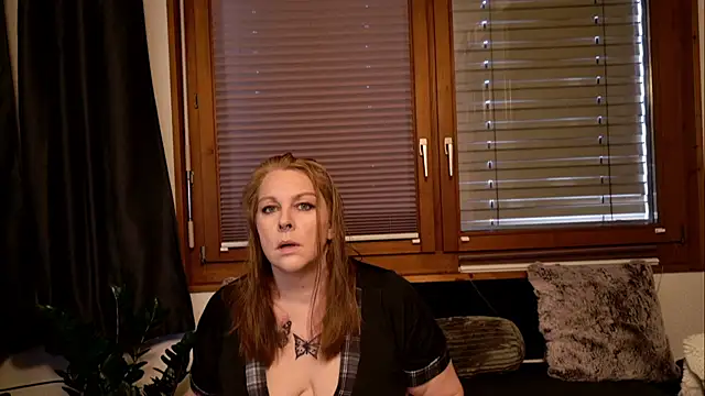 Big Beautiful MILF online show from October 2, 2025, 11:46 am