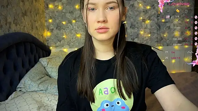 Snapshot of ChloeMillerMeow chatting on February 26, 2025, 5:10 pm ChloeMillerMeow online show from February 26, 2025, 5:10 pm