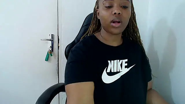 IceBellaCane313 online show from October 13, 2025, 1:45 pm