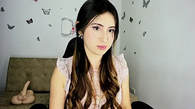 Nicol Swift  online show from January 19, 2025, 2:04 am