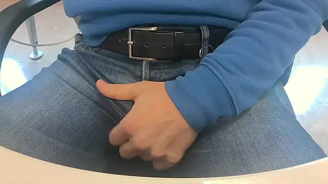 alessandroman2114 online show from March 26, 2026, 11:08 am