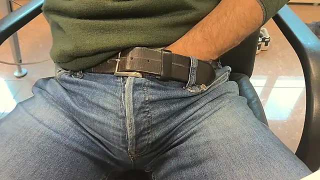 alessandroman2114 online show from April 10, 2026, 4:58 pm