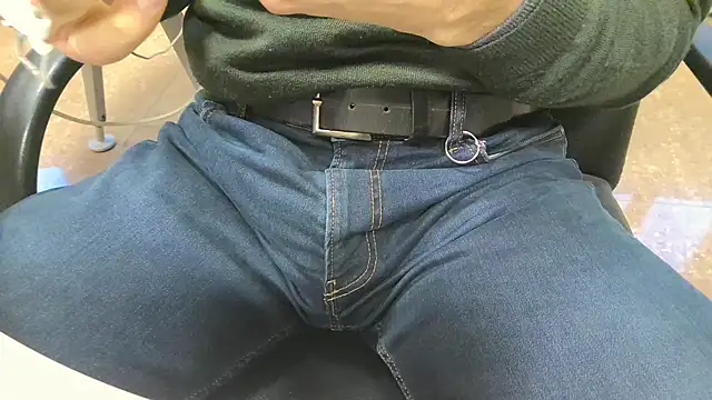 alessandroman2114 online show from March 11, 2026, 5:07 pm