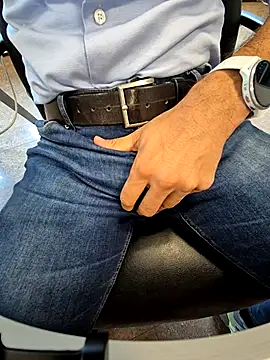 alessandroman2114 online show from September 26, 2025, 10:33 am