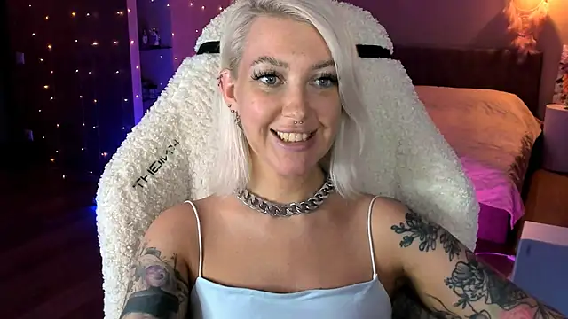 tykioty Miley online show from November 19, 2025, 2:39 pm