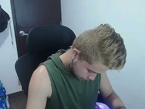 JOHANLEON1 online show from October 10, 2025, 3:46 pm