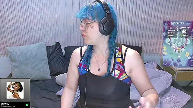 Snapshot of Eli666uwu chatting on December 22, 2025, 10:48 am Eli666uwu online show from December 22, 2025, 10:48 am