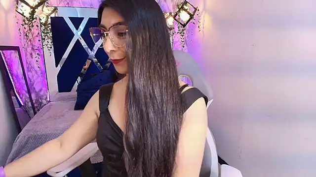 Snapshot of Karla_hernandez_ chatting on September 24, 2025, 12:00 pm Karla hernandez online show from September 24, 2025, 12:00 pm