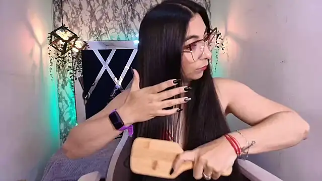 Snapshot of Karla_hernandez_ chatting on October 28, 2025, 11:31 am Karla hernandez online show from October 28, 2025, 11:31 am