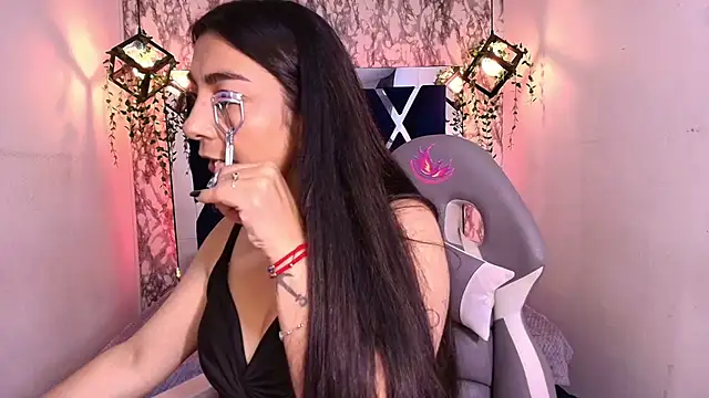 Snapshot of Karla_hernandez_ chatting on October 24, 2025, 11:42 am Karla hernandez online show from October 24, 2025, 11:42 am