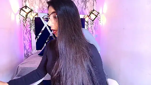 Snapshot of Karla_hernandez_ chatting on October 18, 2025, 11:34 am Karla hernandez online show from October 18, 2025, 11:34 am