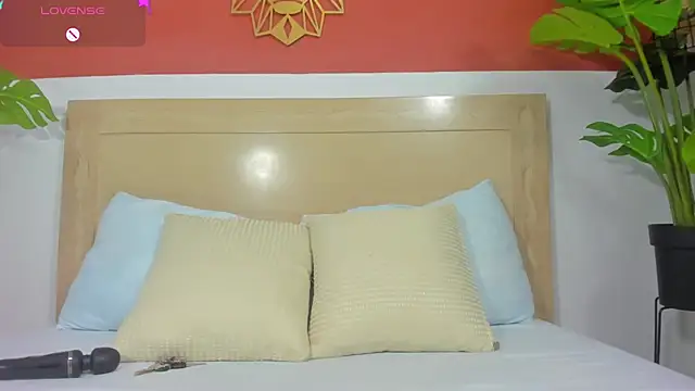 lili cardenas  online show from April 1, 2026, 2:35 am