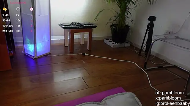 droolingdollfacee online show from September 23, 2025, 8:27 pm