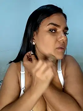 AntonellaShot online show from May 10, 2026, 6:43 pm