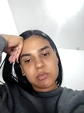 AntonellaShot online show from October 5, 2025, 9:55 am