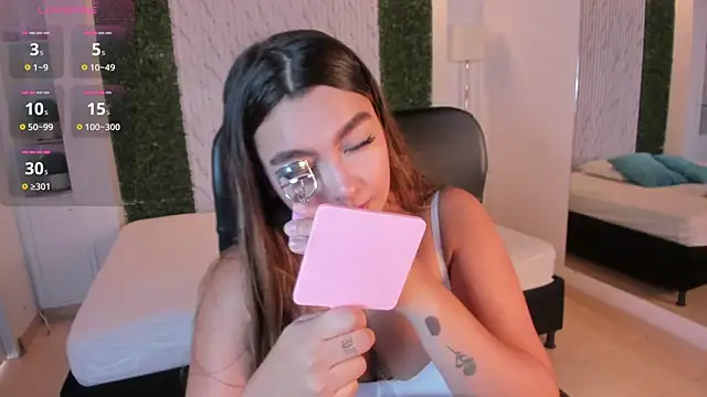 ambarcarterr online show from September 30, 2025, 5:19 pm