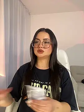 montmariana online show from February 17, 2025, 11:33 pm