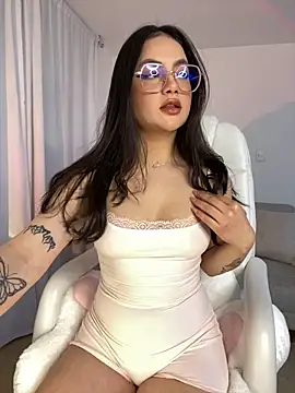 montmariana online show from December 28, 2024, 2:22 am