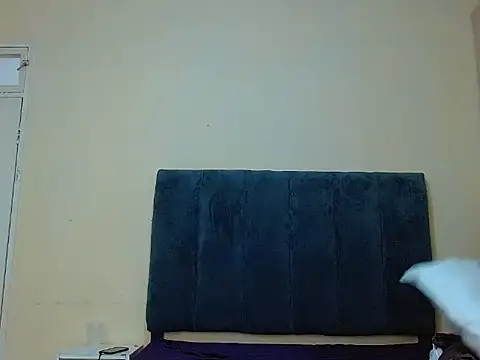 curvycloe1 online show from October 10, 2025, 6:36 am