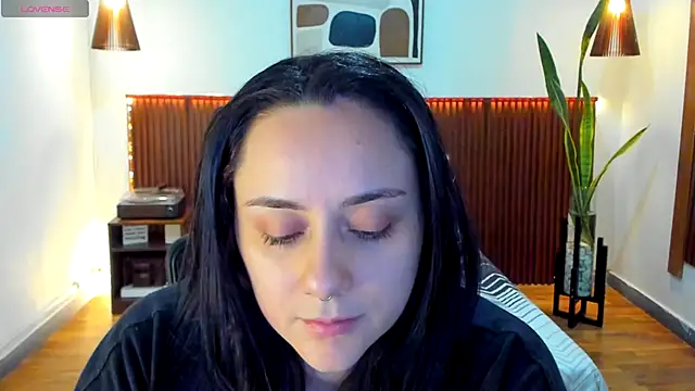 KatherineBond online show from November 13, 2025, 7:07 pm