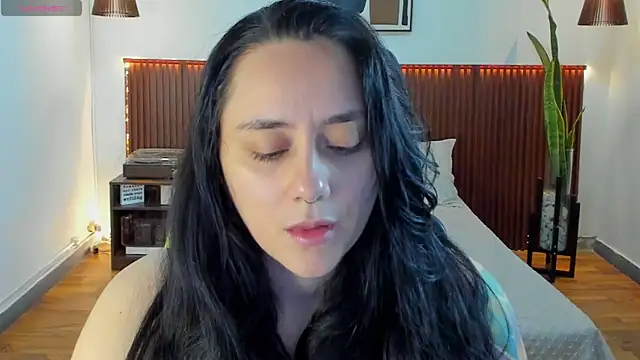 KatherineBond online show from October 24, 2025, 7:02 pm