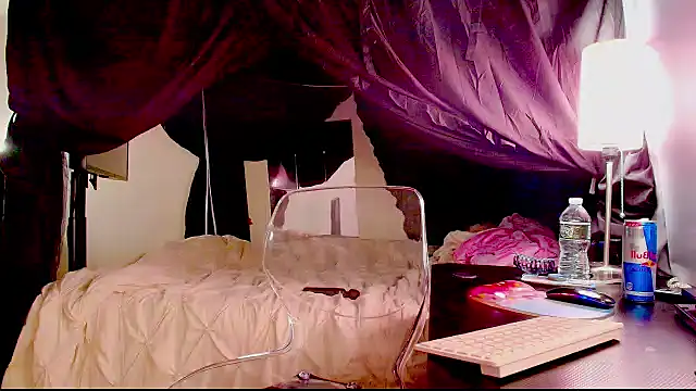 Aubreyessex online show from September 25, 2025, 6:36 pm