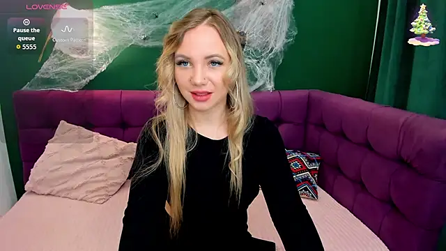 EvaMoran online show from October 23, 2025, 1:37 am