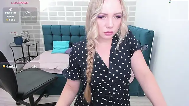 Snapshot of EvaMoran chatting on June 8, 2026, 2:01 am EvaMoran online show from June 8, 2026, 2:01 am