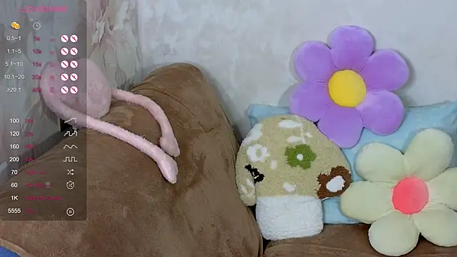 Snapshot of TrissMerigold9 chatting on October 13, 2025, 9:11 am TrissMerigold9 online show from October 13, 2025, 9:11 am