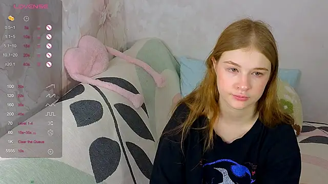 Snapshot of TrissMerigold9 chatting on November 27, 2025, 8:31 pm TrissMerigold9 online show from November 27, 2025, 8:31 pm